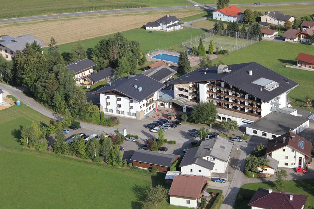 Hotel Lohninger-Schober St Georgen im Attergau Bagian luar foto